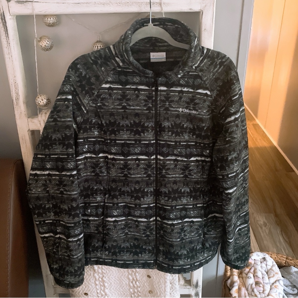 Columbia Black and Gray Patterned Fleece Jacket Size XL